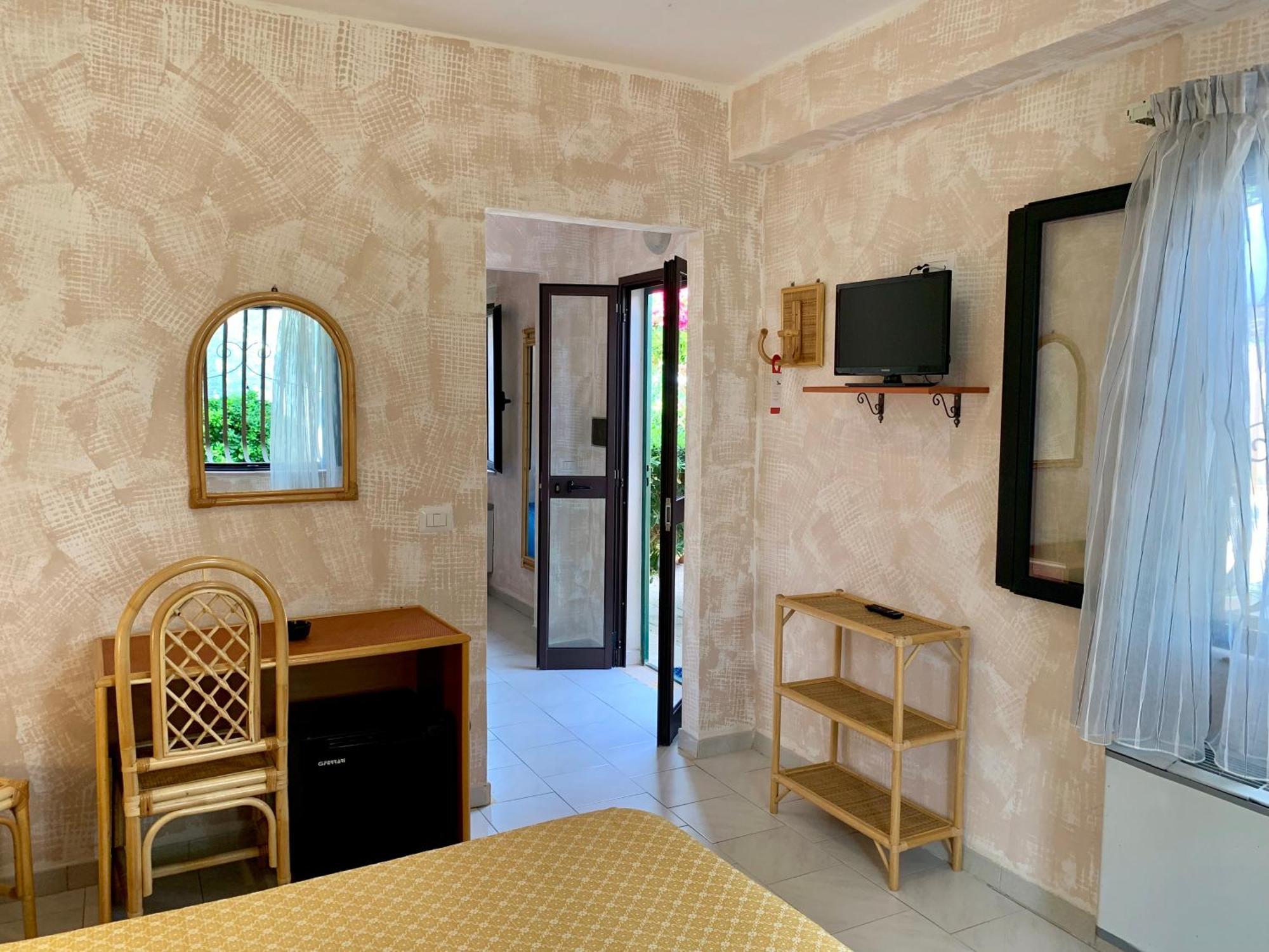 Hotel Villaggio Torre Ruffa 4*